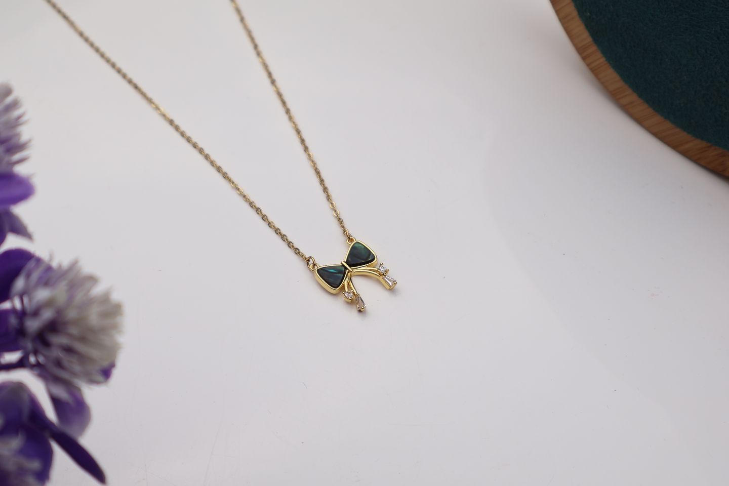 Fancy Bow Chain Pendent
