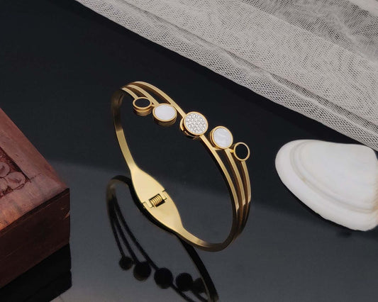 Whimsical Cluster Kada