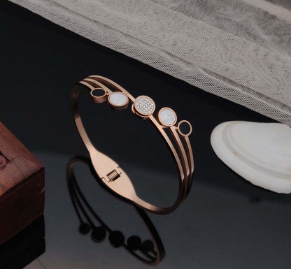 Whimsical Cluster Kada