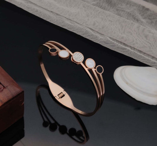Whimsical Cluster Kada